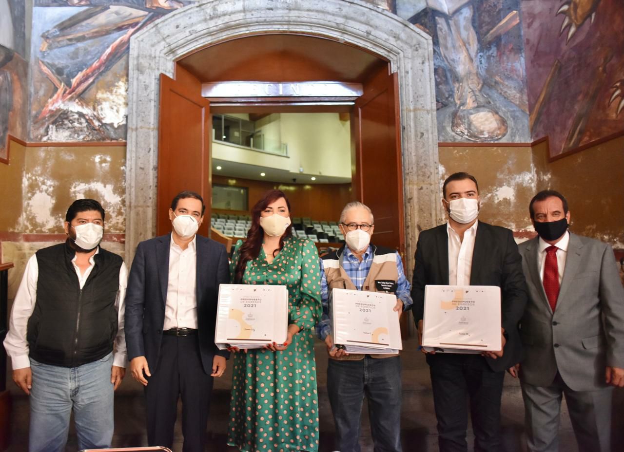 photo5544185343683700669