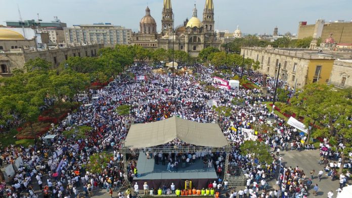Marcha-UdeG-696x392