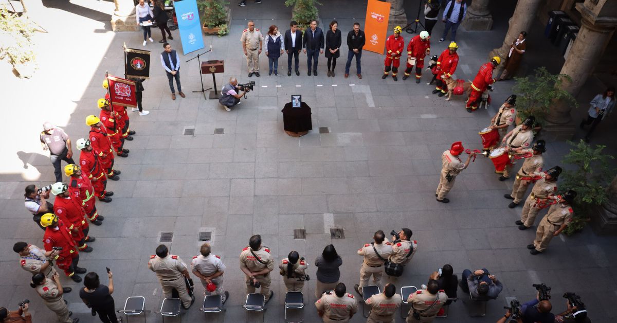 Luis López Romero, Primer Oficial dio lectura a la reseña del oficial canino ‘Stinky’