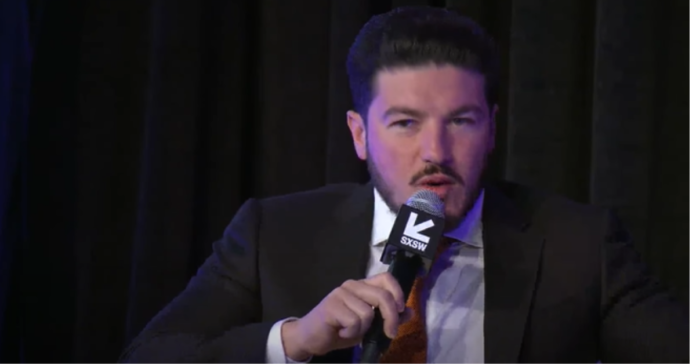 Samuel-Garcia-es-acusado-de-haber-favorecido-con-mas-de-200-millones-de-pesos-a-una-de-sus-empresas