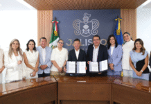 En informe a niñas y niños, Lemus anuncia transporte gratuito y cobertura médica universal