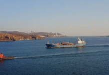 Irán abre Ormuz; Trump mantiene bloqueo